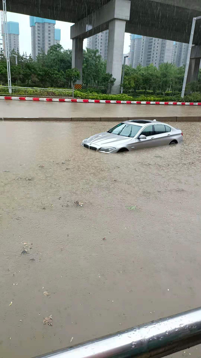 河南暴雨无情人有情